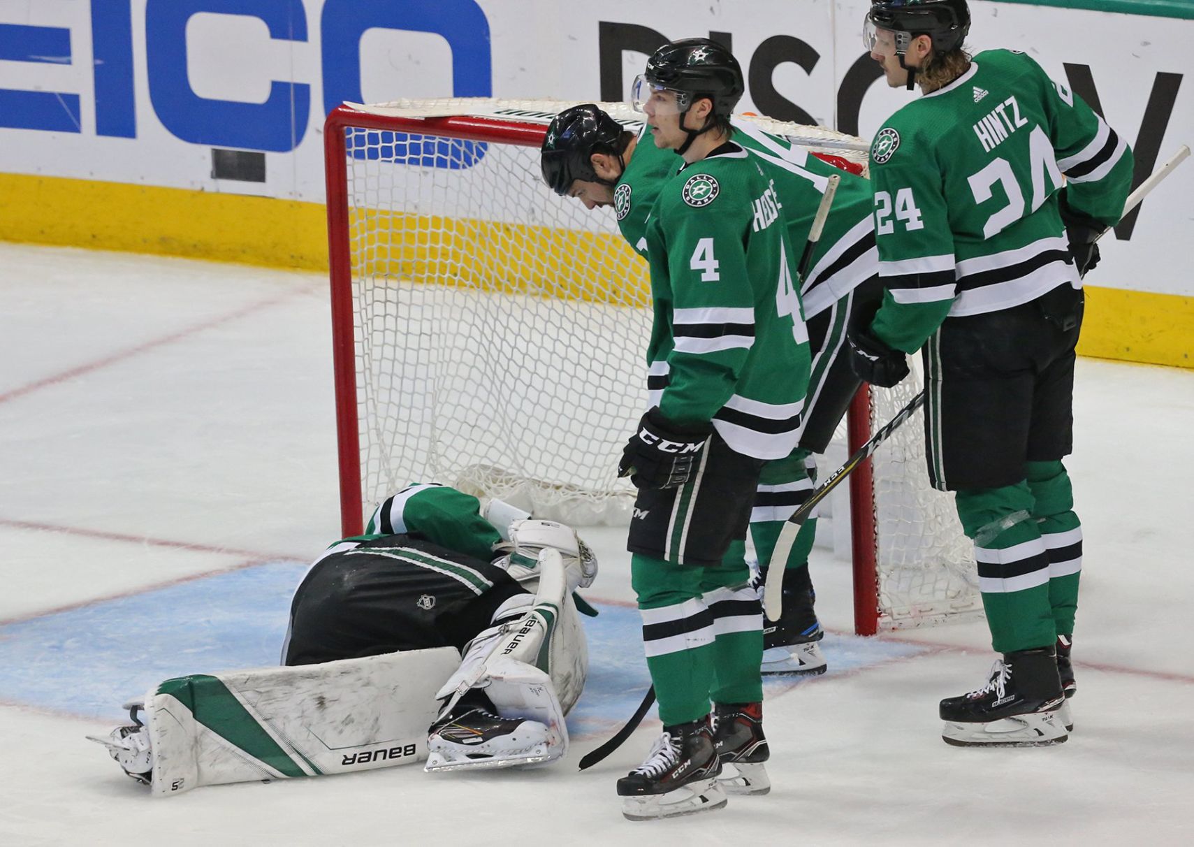 Blues and Stars play in Game 6 of the playoffs